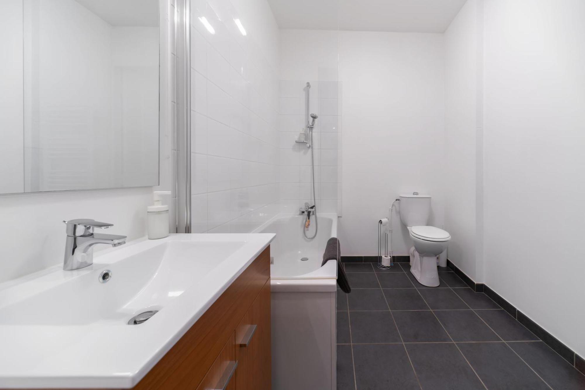 Le Brit - Grand Appartement Design, 3 Chambres, Centre Ville Виши Екстериор снимка