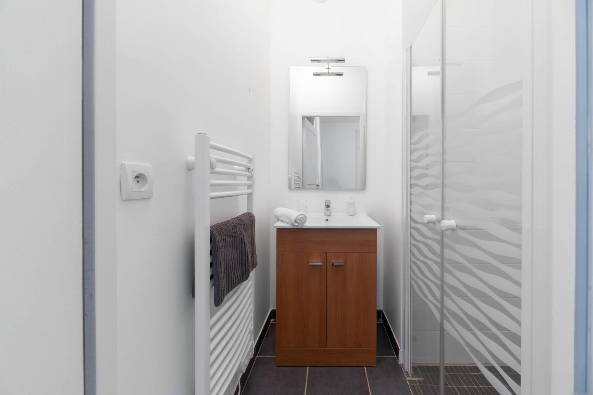 Le Brit - Grand Appartement Design, 3 Chambres, Centre Ville Виши Екстериор снимка