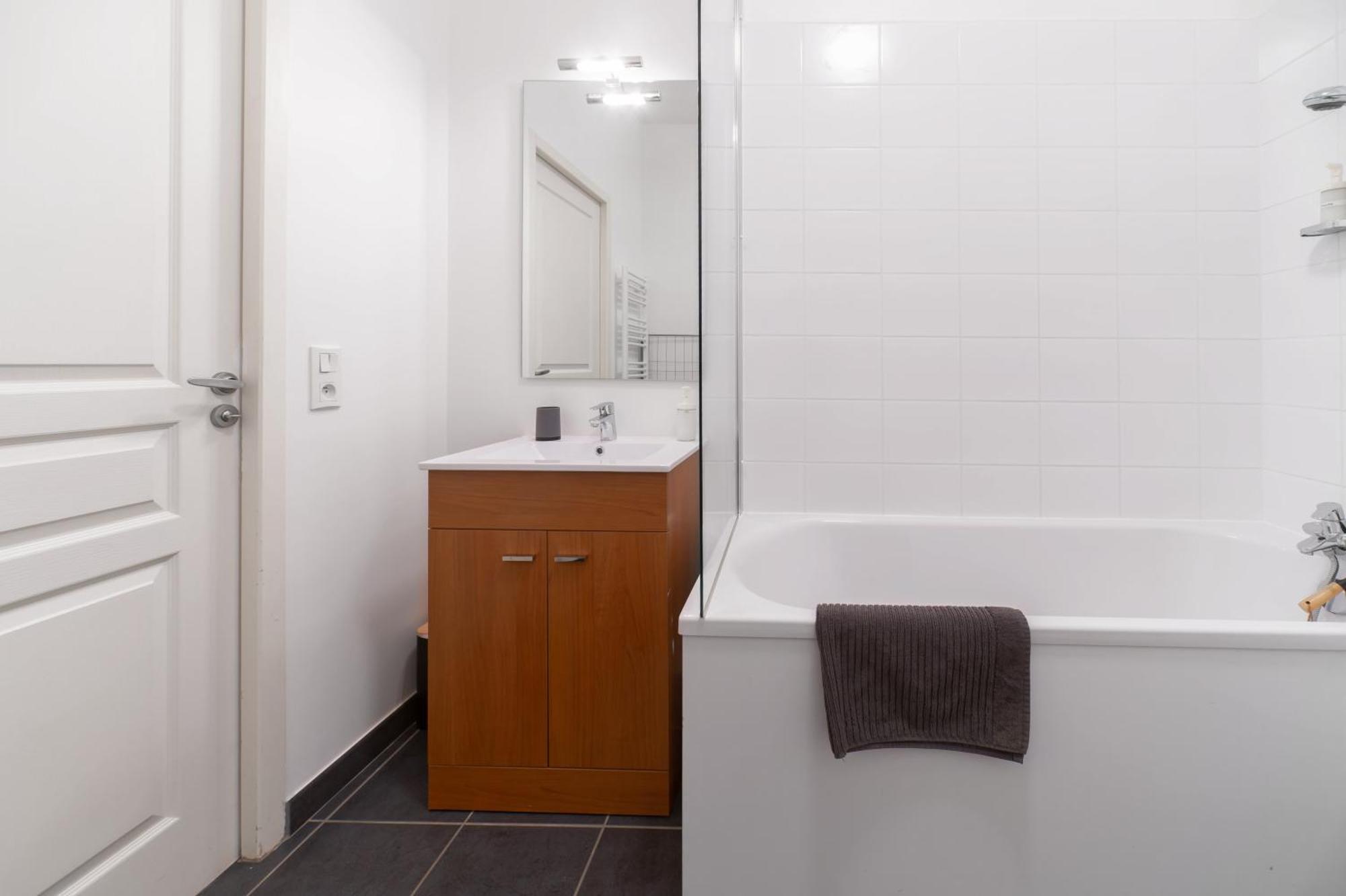 Le Brit - Grand Appartement Design, 3 Chambres, Centre Ville Виши Екстериор снимка