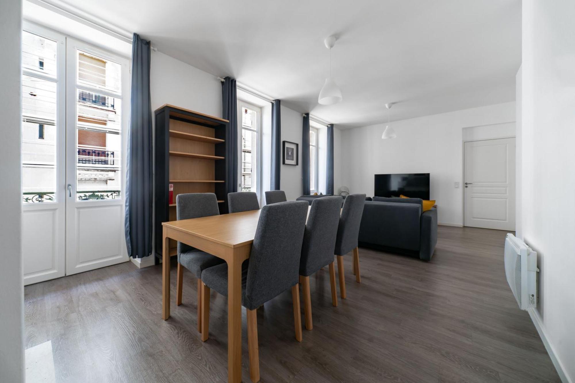 Le Brit - Grand Appartement Design, 3 Chambres, Centre Ville Виши Екстериор снимка