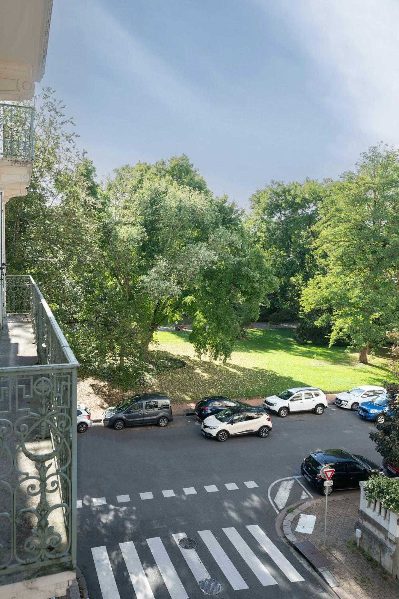 Le Brit - Grand Appartement Design, 3 Chambres, Centre Ville Виши Екстериор снимка