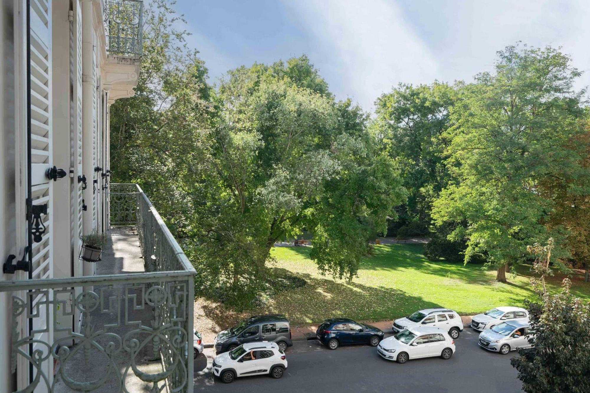 Le Brit - Grand Appartement Design, 3 Chambres, Centre Ville Виши Екстериор снимка