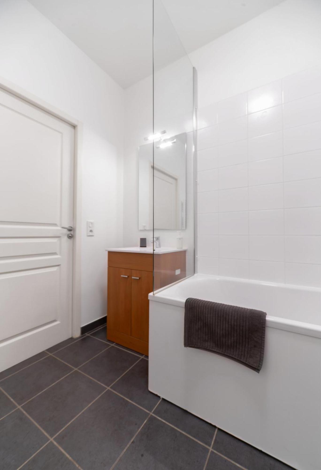 Le Brit - Grand Appartement Design, 3 Chambres, Centre Ville Виши Екстериор снимка