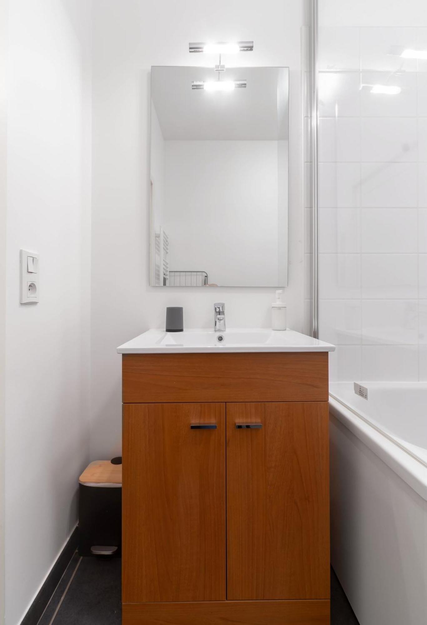 Le Brit - Grand Appartement Design, 3 Chambres, Centre Ville Виши Екстериор снимка