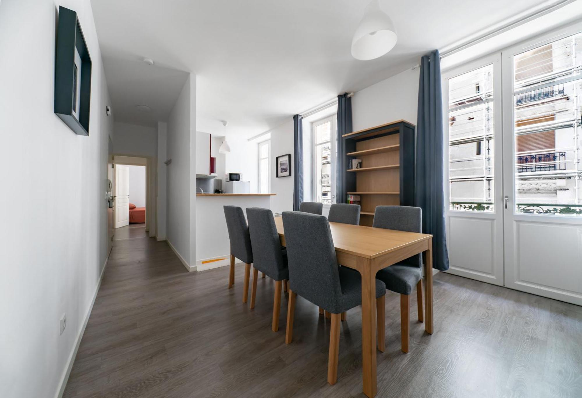 Le Brit - Grand Appartement Design, 3 Chambres, Centre Ville Виши Екстериор снимка